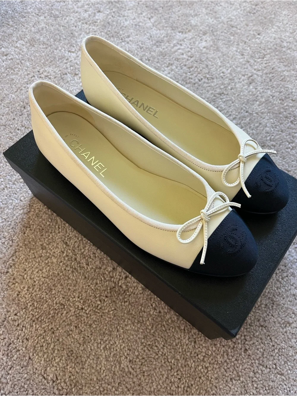 Chanel Authentic Ivory Ballet Flats Size 39 - Picture 11 of 15